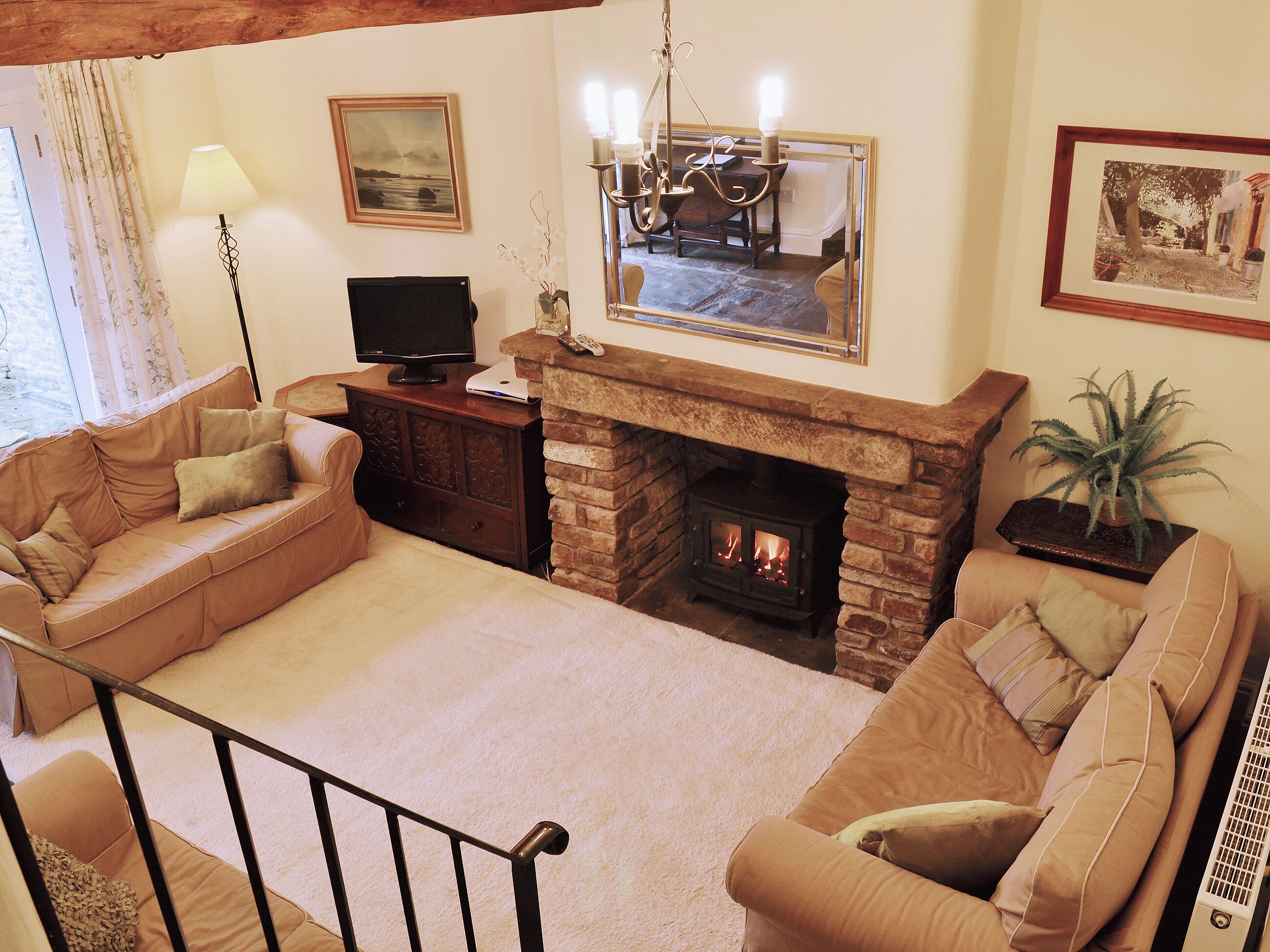 TV, fireplace