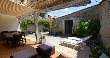 Charming village house in the heart of Ars-en-RĂ©