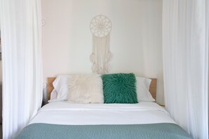 5 bedrooms, desk, iron/ironing board, free WiFi