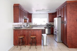 Fridge, microwave, oven, stovetop - Pasadena Luxury Smart New House 4B3.5B w/Theatres (Pasadena)