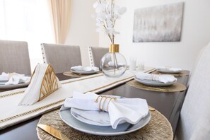 Dining - Pasadena Luxury Smart New House 4B3.5B w/Theatres (Pasadena)