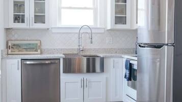 Refrigerador, microondas, horno, placa de cocina