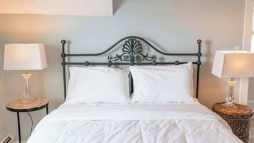 2 habitaciones, escritorio, tabla de planchar con plancha y wifi