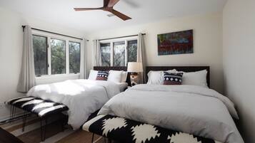 5 bedrooms, travel crib, free WiFi, bed sheets