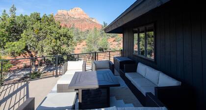 A large luxury red rock escape. Minutes from hiking! Pool, hot tub, and yoga