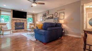 Smart-TV, Kamin, Videospiele