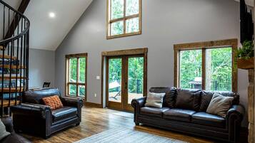 Smart-tv en een open haard