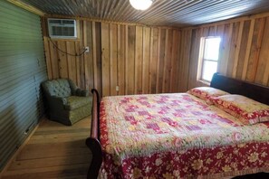 3 bedrooms, bed sheets - The Rodeo House @ Yellow Rose Canyon (Rusk County)
