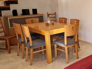 Dining - "La Pinya"@MARISOL: 500m to the beach, private pool, A/C, WiFi, dog beach. (Riumar)