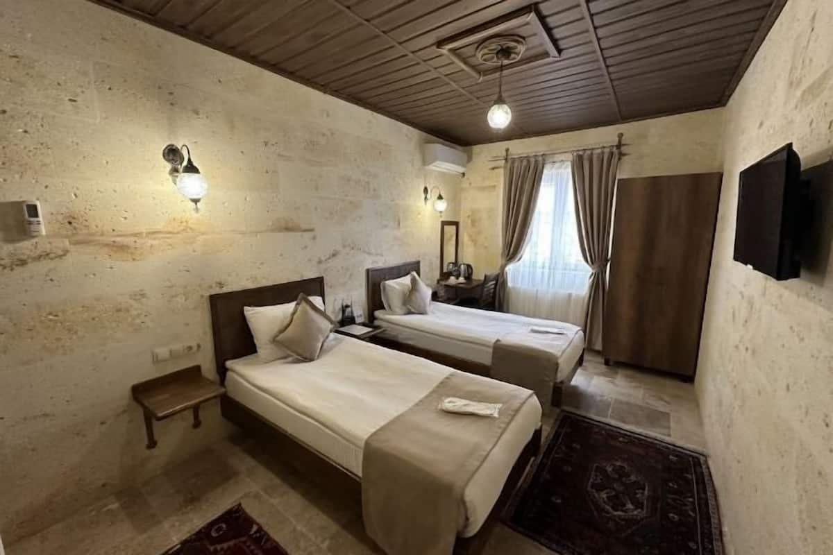 Individually decorated, iron/ironing board, free WiFi, bed sheets