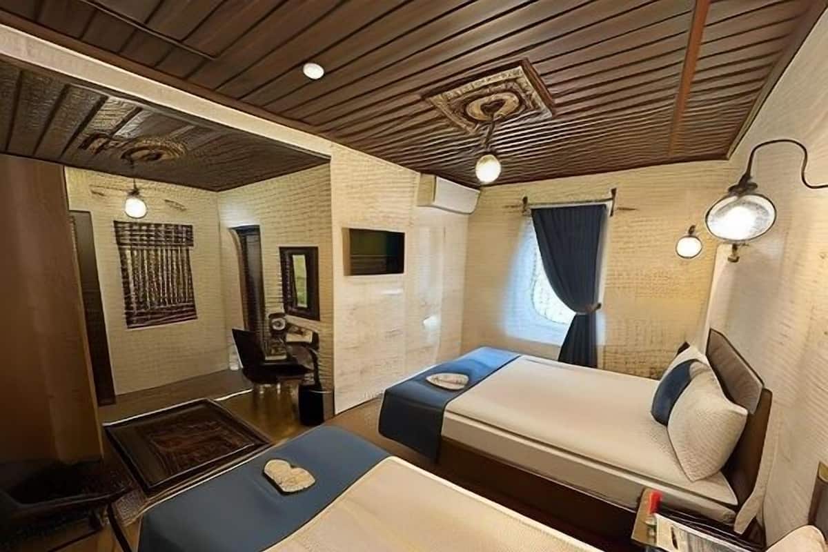 Individually decorated, iron/ironing board, free WiFi, bed sheets