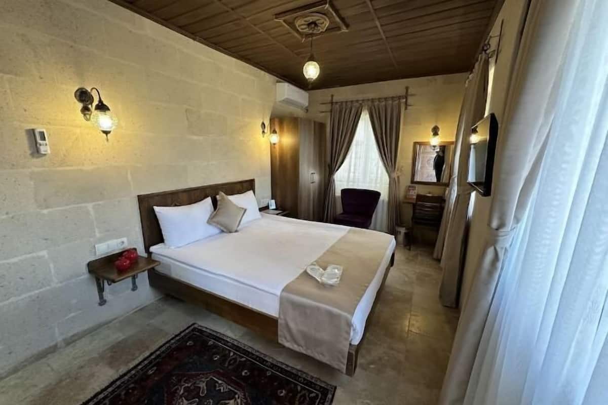 Individually decorated, iron/ironing board, free WiFi, bed sheets