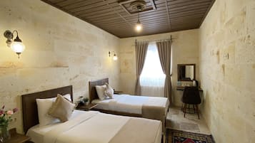 Twin Room | Individually decorated, iron/ironing board, free WiFi, bed sheets