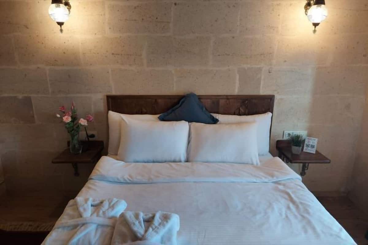 Individually decorated, iron/ironing board, free WiFi, bed sheets