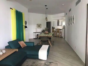 TV - Beautiful beachfront apartment. (Punta Cana)