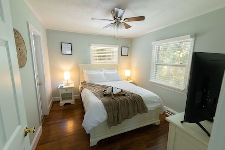 2 bedrooms, desk, iron/ironing board, free WiFi. Cute n' Comfy Capers
