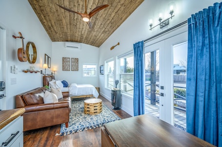 Casa de campo luxo, 1 cama Queen, vista para o pƔtio | 1 quarto, roupas de cama premium