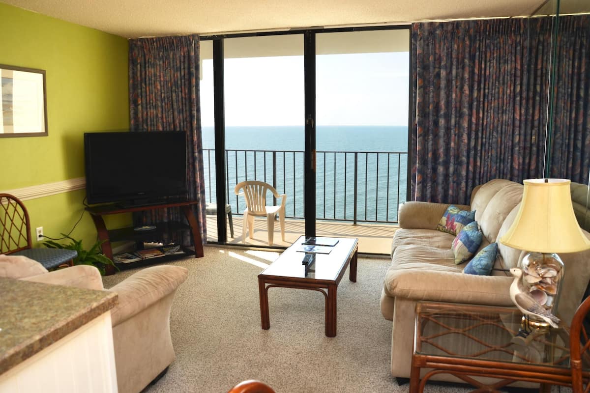 Condo, 2 Bedrooms | Living room