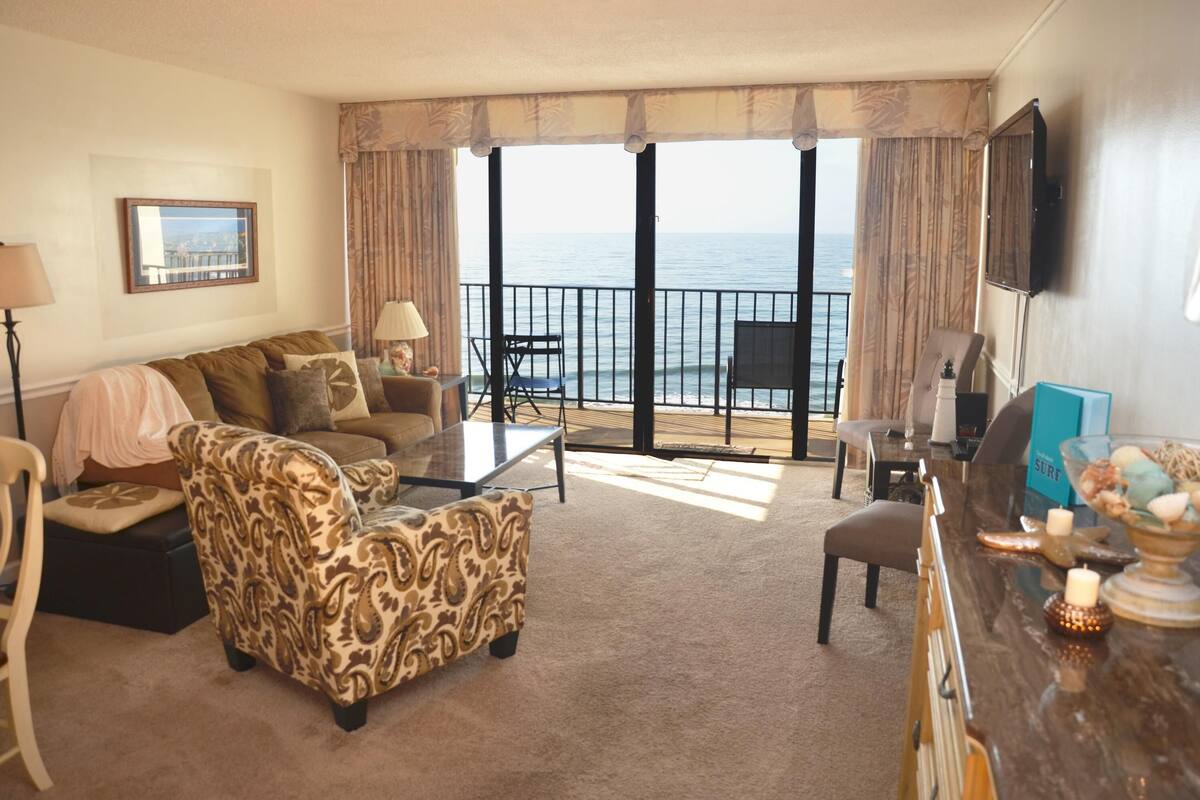 Condo, 1 Bedroom | Living room