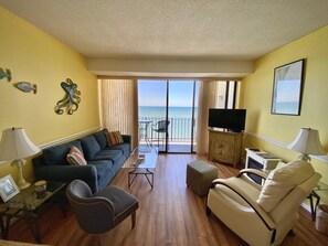 Condo, 2 Bedrooms | Living room