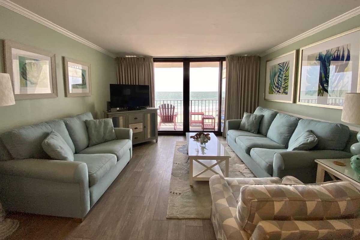 Condo, 3 Bedrooms | Living room