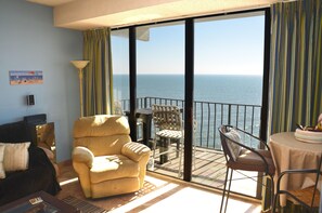Condo, 2 Bedrooms | Living room
