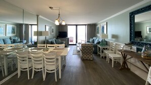 Apartment, 3 Schlafzimmer | Essbereich im Zimmer