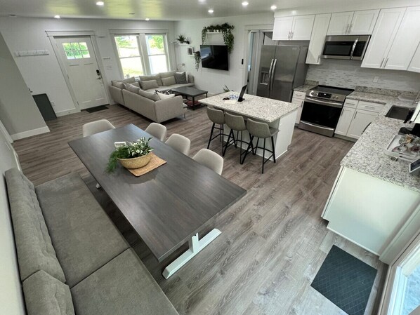 Interior - Gardner Lake 2 Queen/1King/2 Bath/Laundry- Private (Salem)