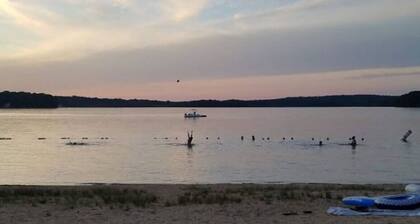 Gardner Lake 2 Queen/1King/2 Bath/Laundry- Private