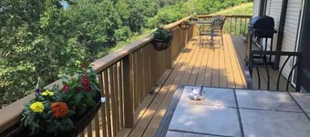 Great retreat!  Close to lake and marina