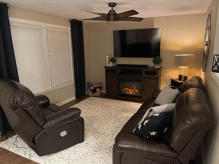 Home Away From Home 37043 - Clarksville, TN