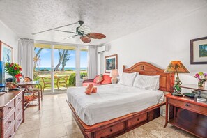1 bedroom, WiFi, bed sheets - Islander on the Beach 131 Direct Oceanfront Studio (Kapaa)