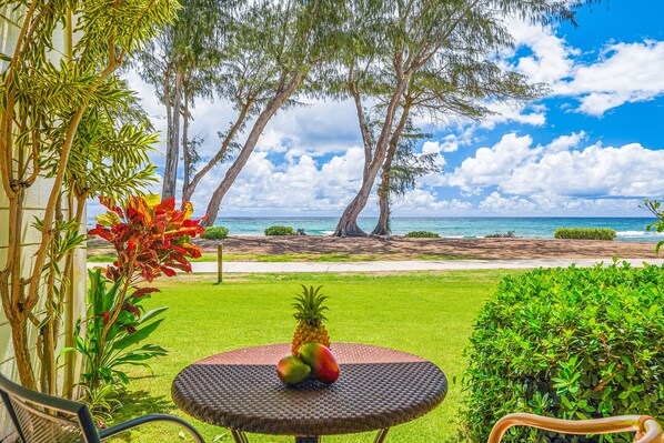 Terrace/patio - Islander on the Beach 131 Direct Oceanfront Studio (Kapaa)