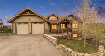 Rocky Mtn Natl Park views, close skiing & Hot Tub!