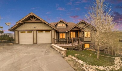 Rocky Mtn Natl Park views, close skiing & Hot Tub!