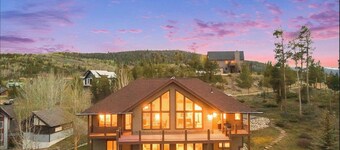 Rocky Mtn Natl Park views, close skiing & Hot Tub!