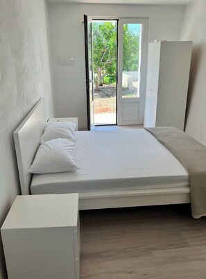 3 habitaciones, tabla de planchar con plancha, wifi y ropa de cama 