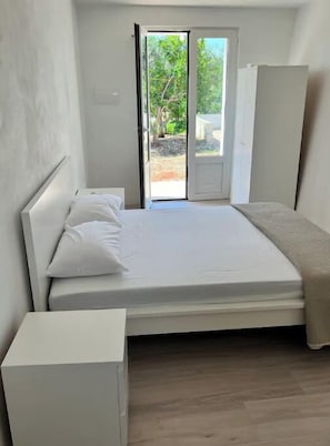 3 habitaciones, tabla de planchar con plancha, wifi y ropa de cama