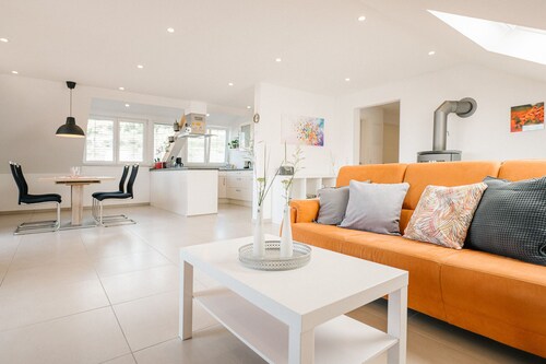 Moderne Dachgeschosswohnung mit traumhaftem Vogesenblick