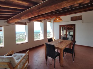 Dining - The terrace of Elas (Uzzano)