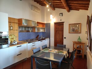 Dining - The terrace of Elas (Uzzano)