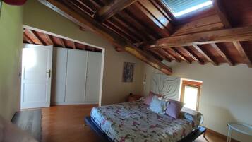 2 soverom, safe på rommet, skrivebord og strykejern/-brett