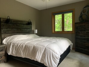 6 bedrooms, iron/ironing board, free WiFi, bed sheets