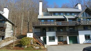 Rumah (Coolidge Falls 18B, Lincoln) | Eksterior
