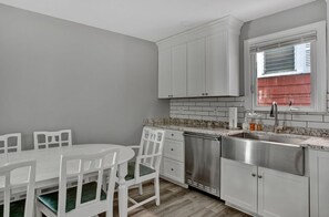 Fridge, microwave, oven, stovetop - 🏝Gorgeous Bay View Rental🏝 “Close to the Beach” (Ventnor City)