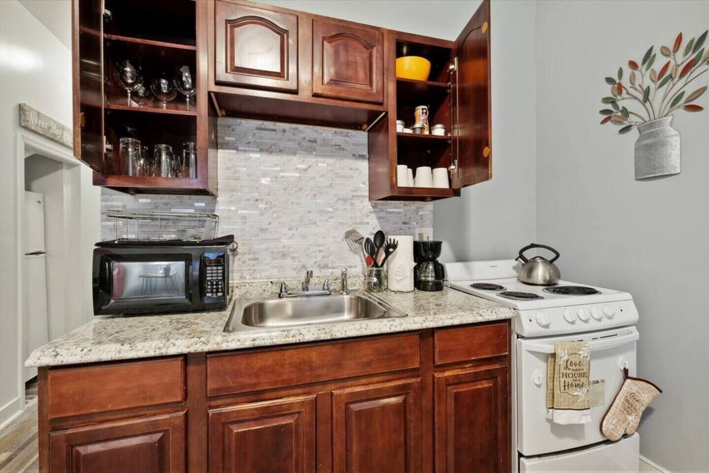 冰箱、微波炉、烤箱、炉灶