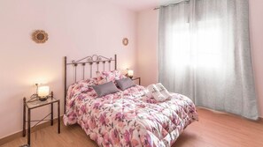 4 bedrooms, iron/ironing board, travel crib, WiFi - Casa La Fuente Pinta Arenas by Ruralidays (Málaga)