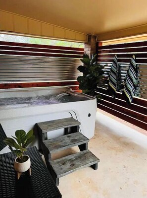 Bain à remous intérieur