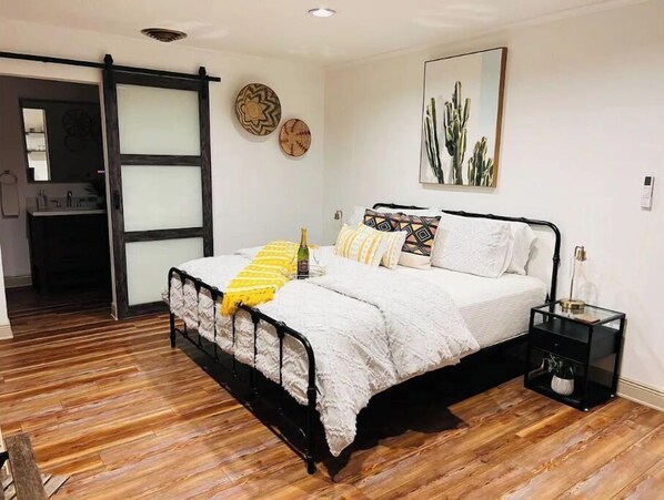 1 chambre, fer et planche à repasser, Wi-Fi gratuit, draps fournis