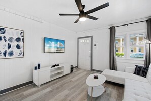 Televisión y oficina 